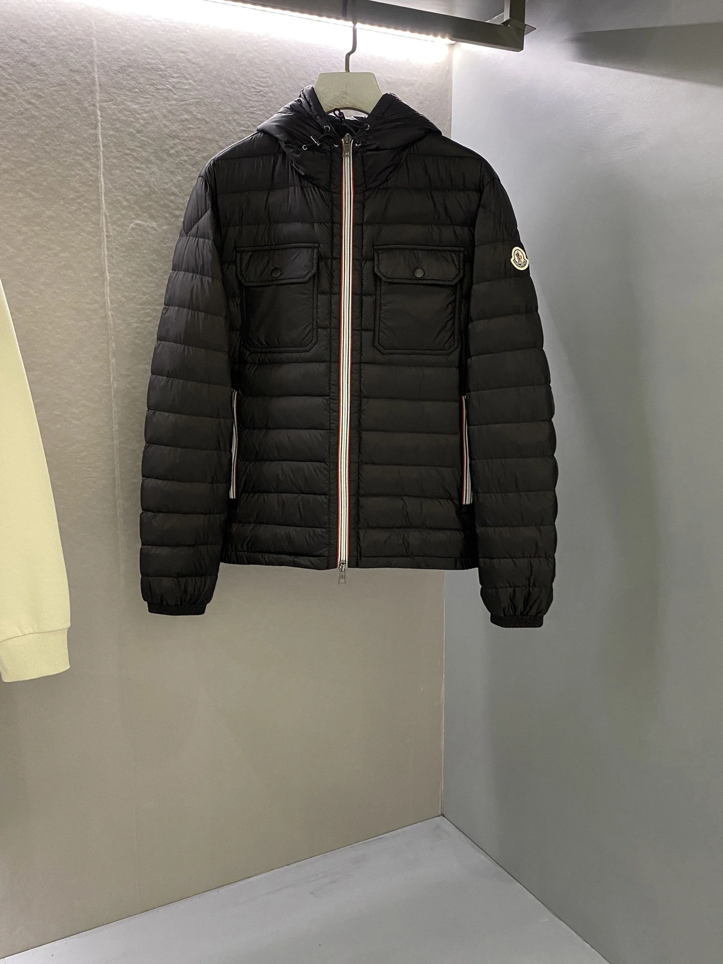 wg.luxury- 7o9385r oversized item:D-F054J3018